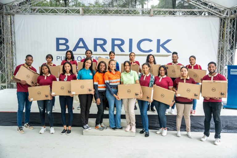 Barrick Pueblo Viejo apoya la educación superior de los jóvenes sobresalientes de sus comunidades