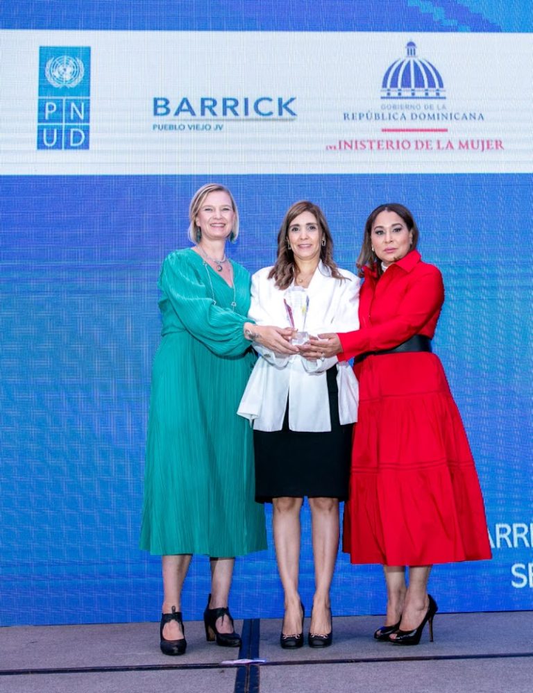 Barrick Pueblo Viejo única empresa minera dominicana en alcanzar el nivel Platino Sello Igualando RD